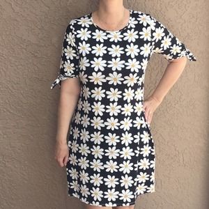 Lexington Avenue Daisy print dress | tie sleeves | black white yellow | Large